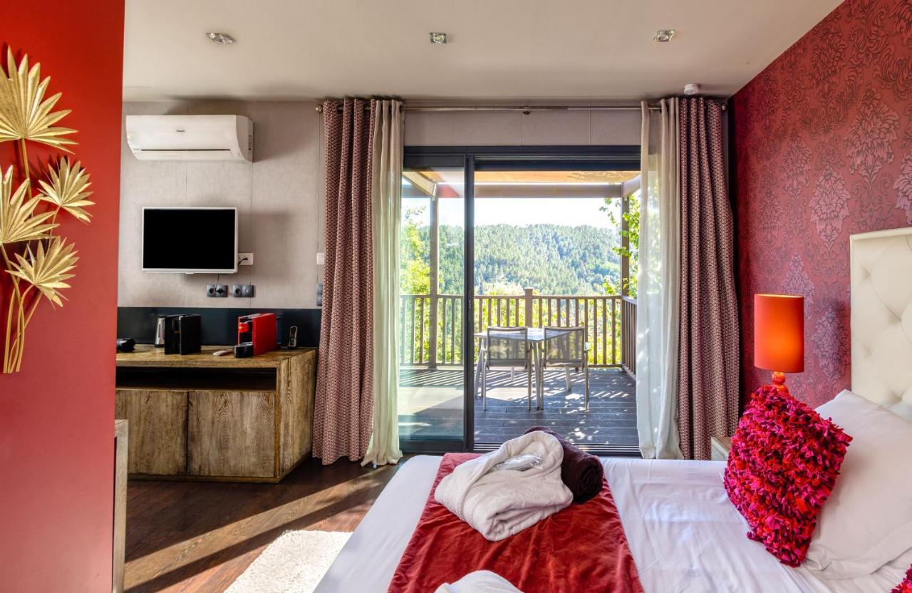 Domaine De Chalveches Hotel Spa 4* Faugeres  Exteriör bild