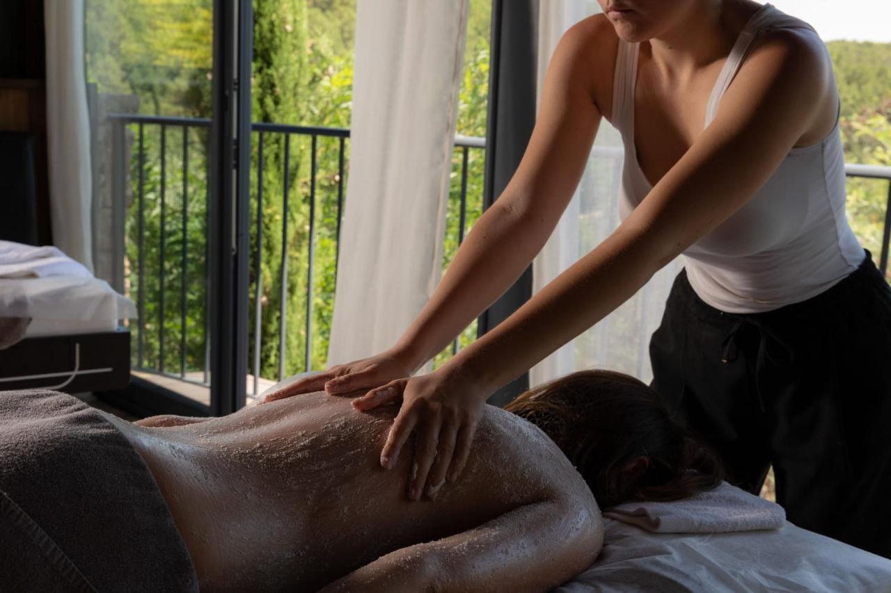 Domaine De Chalveches Hotel Spa 4* Faugeres  Exteriör bild