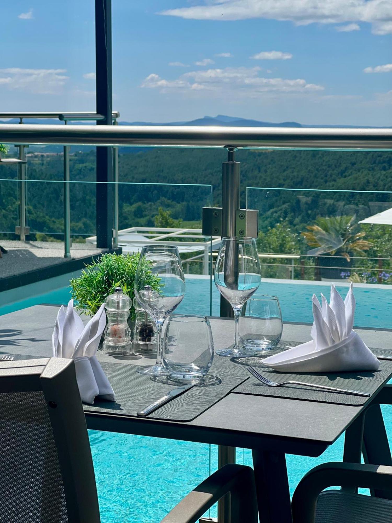 Domaine De Chalveches Hotel Spa 4* Faugeres  Exteriör bild